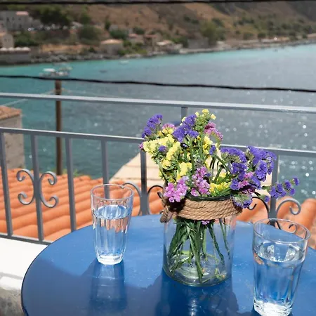 Sophia Limeni Apartments And Studios *