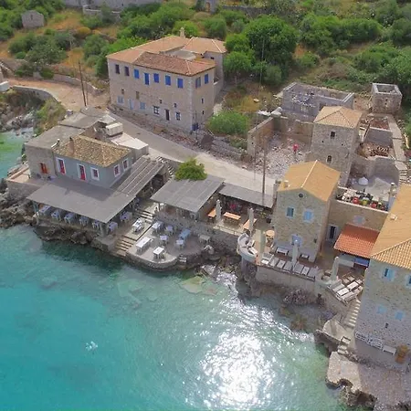 Sophia Limeni Apartments And Studios