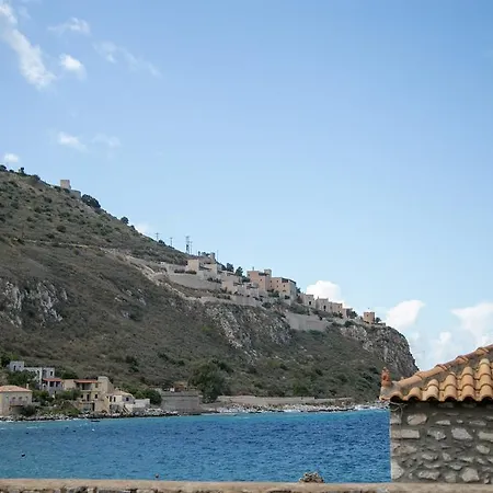 Sophia Limeni Apartments And Studios *