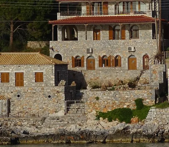 Sophia And Apartmán *